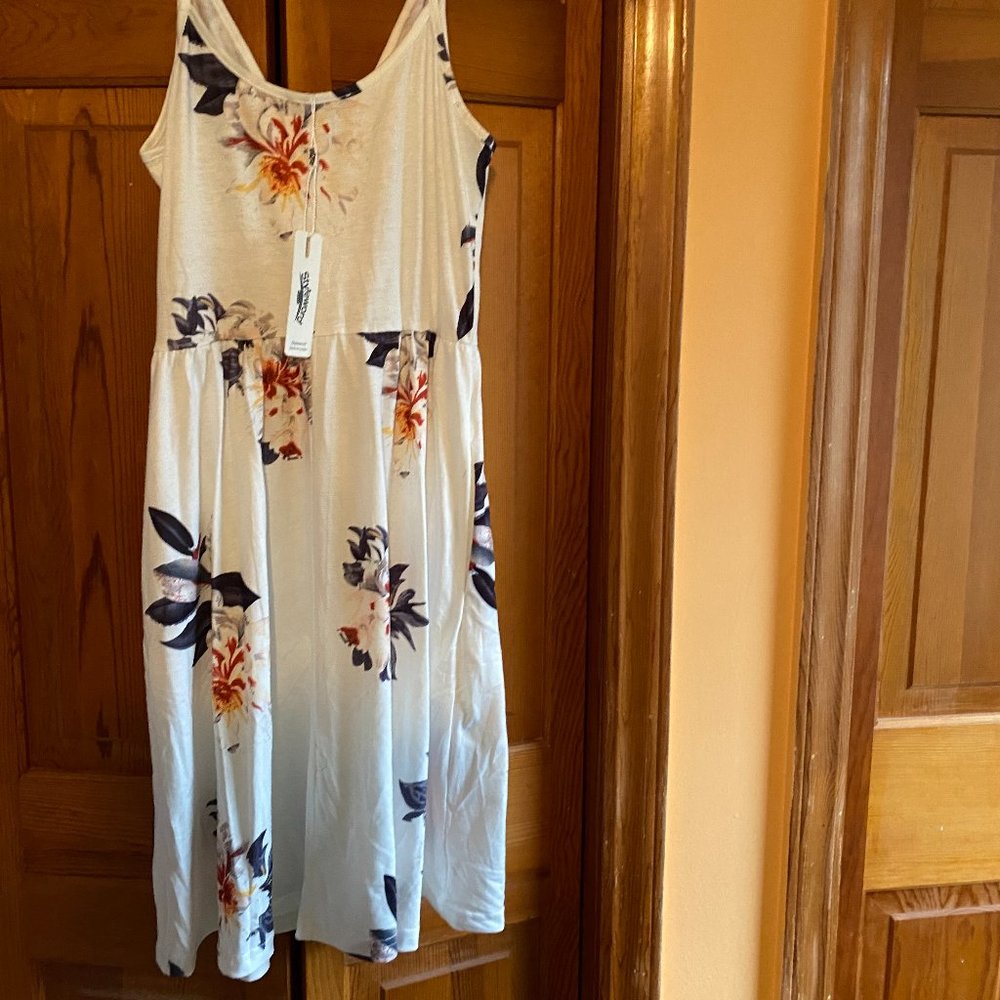Styleword V-neck Dress - Picture 2 of 4